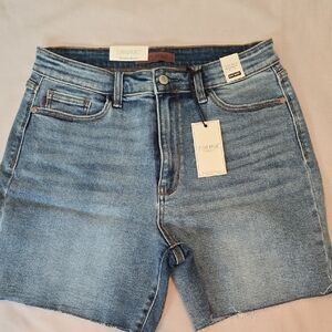 NEE W/ TAGES---Judy Blue Light Blue Denim Jean Shorts